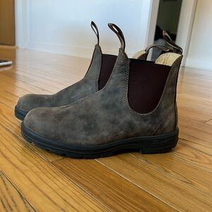 Blundstone Classic 550 Chelsea Boot in Rustic Brown - Womens US 8.5